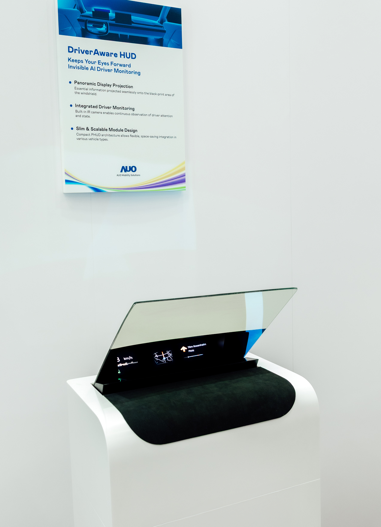 DriverAware HUD结合抬头显示器与隐藏式红外线摄影机，将车速、导航及警示讯息投影于挡风玻璃上，完美对齐驾驶目不离路的视线，同时，透过AI 监控驾驶注意力以提升安全性。